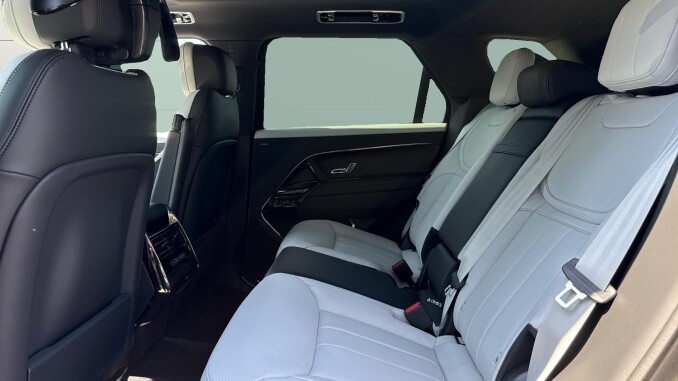 Land Rover Range Rover Sport 3.0 D250 Battersea Edition 5dr Auto Diesel Estate - Image 4